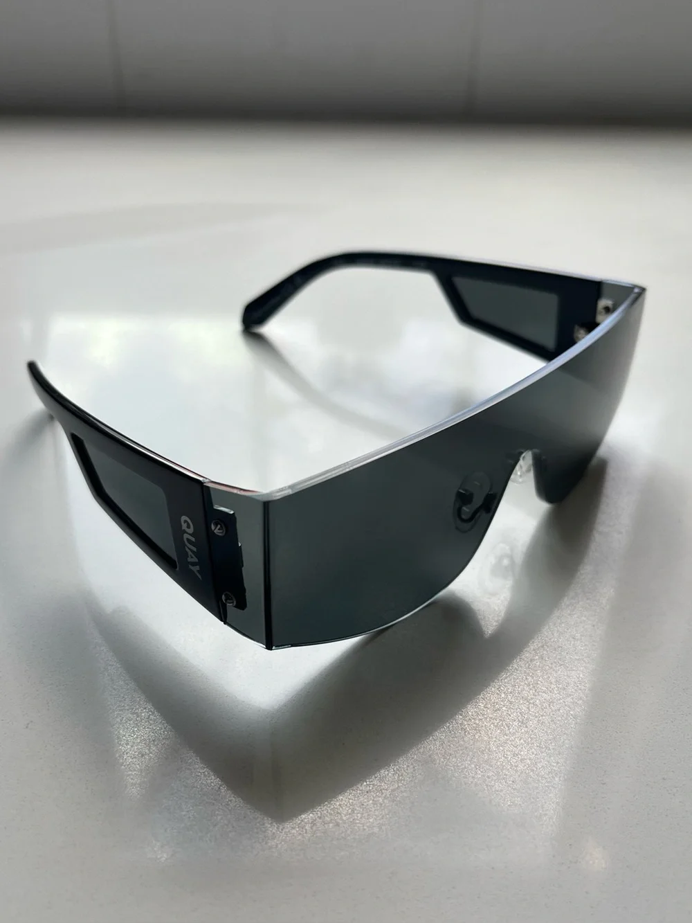 NWT! QUAY New Wave Shield Sunglasses Black Frame / Black Lens